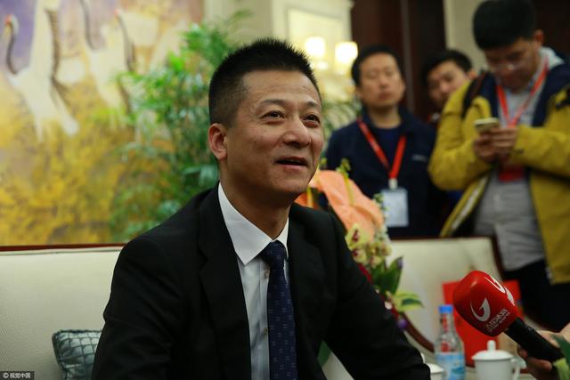 叶辰不是我给自己找的女婿，是萧常乾他爸给萧家招的上门女婿，我当初可是极力反对的，可是老头子不听我的啊。